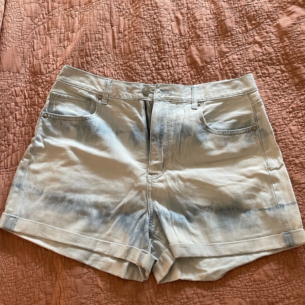 NWT Light Wash Jean Mom Shorts